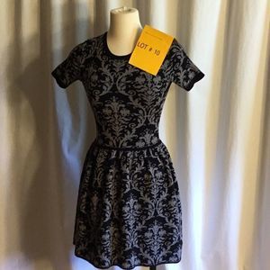 Ladies fall/winter weight dress in x small